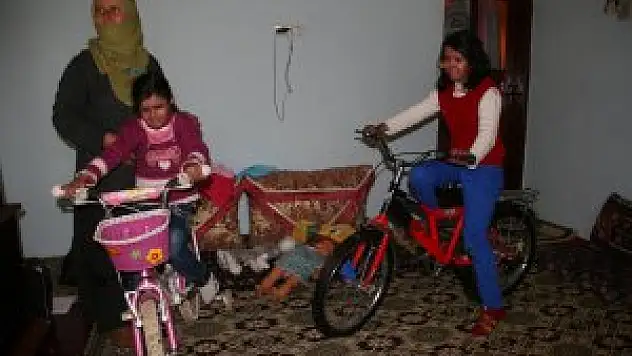 Van'ın Muradiye ilçesinde,Güneşe hasret kardeşler annesiz kaldı