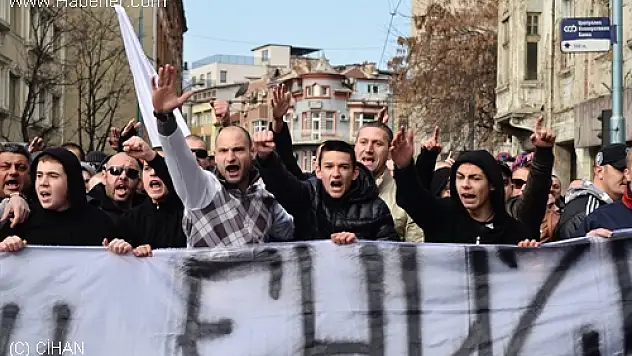 Filibe'de Camiye Saldıran Gruptan 120 Kişi Gözaltına Alındı