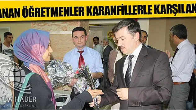 YENİ ATANAN ÖĞRETMENLER KARANFİLLERLE KARŞILANDI