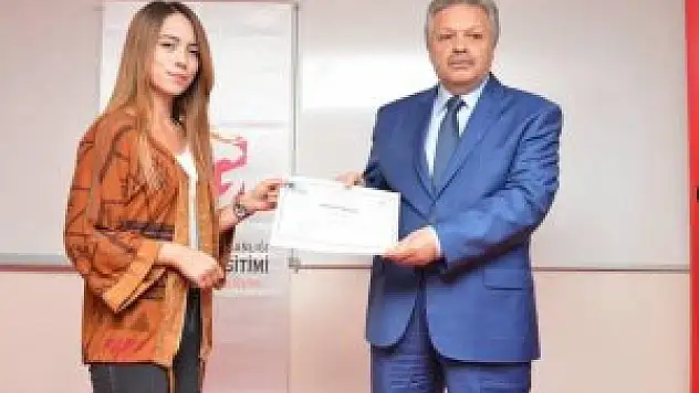 Erzincan'da genç girişimciler belgelerini aldı