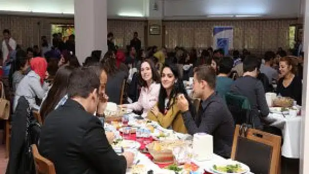 Vali Taşyapan atanan öğretmenlerle bir araya geldi