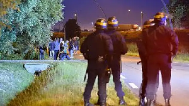 Göçmenler Tünel Kapattı Fransa'da