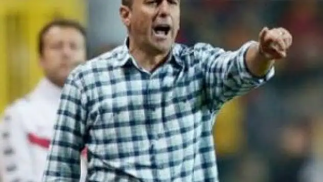 Hamzaoğlu: Podolski'nin Eline Çarpıyor Ama...