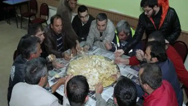 Bu kahvede her pazar akşamı 'makarna günü'