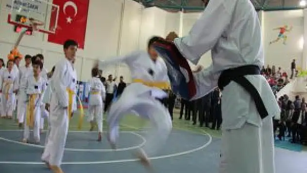 Malatya'da Salköprü Spor Salonu açıldı