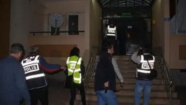KONYA'da terör örgütü IŞİD 1'i kadın, 14 kişi gözaltına alındı