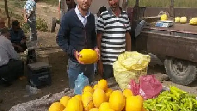 Yol kenarında satılan ürünler çok ilgi görmeye başladı,