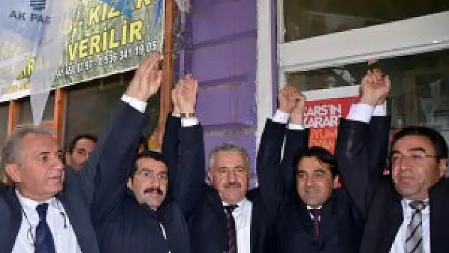 Sarıkamış'ta AK Parti'nin seçim bürosu