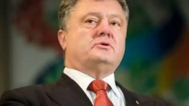 Bize Şantaj Yapıyor