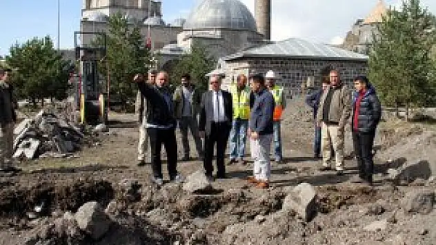 Kars'taki 'Tarihi Dokunun Korunması Projesi'