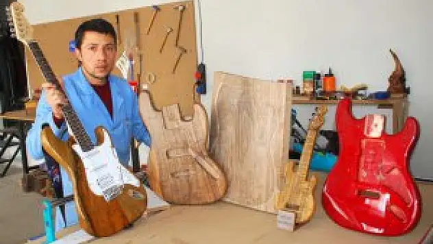 Terör olayları Bitlisli gitar üreticisini de vurdu