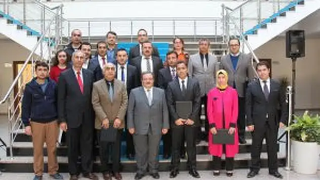 BEÜ'deki başarılı akademisyen ve öğrenciler ödüllendirildi