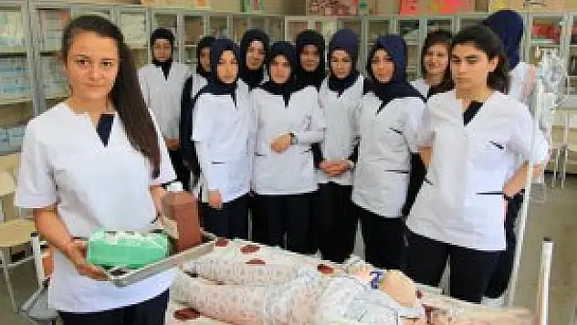 Geleceğin hemşireleri Almanya yolcusu olacaklar