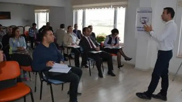 Tatvan'da 'Eğitim ve Öğrenci Koçluğu' kursu başladı
