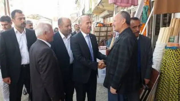 Gökçe ve ekibi gittikleri yerlerde yoğun ilgi görüyorlar