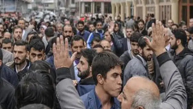 Diyarbakır'da asılan afişe tepki çoğaldı