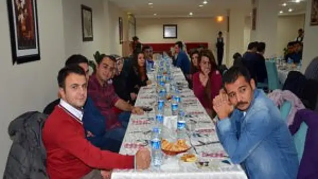 kars'ta yeni atanan öğretmenler yemekte konuşma yapıldı