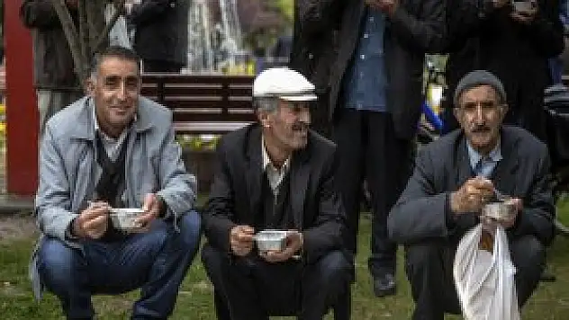 Cumhurbaşkanlığından vatandaşlara aşure verildi
