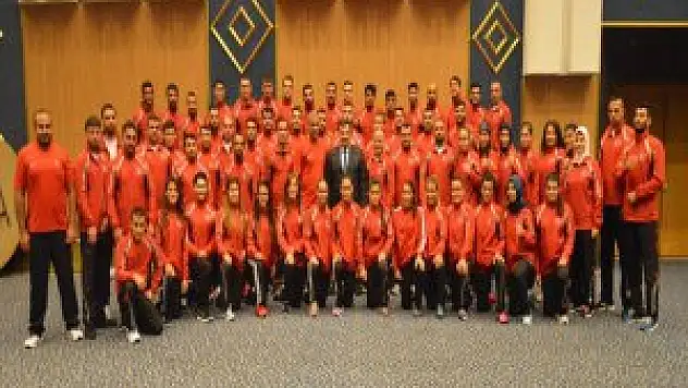 Boksçular Şampiyonluk İçin Yumruk Sallayacak
