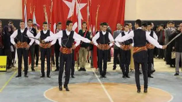 Narman ilçesinde Cumhuriyeti'nin 92. kuruluş yıl dönümü dolayısıyla tören düzenlendi