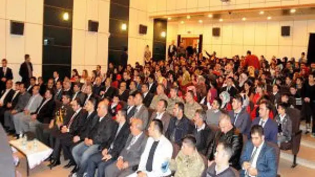 Hizan ilçesinde 29 Ekim Cumhuriyet Bayramı törenle kutlandı.