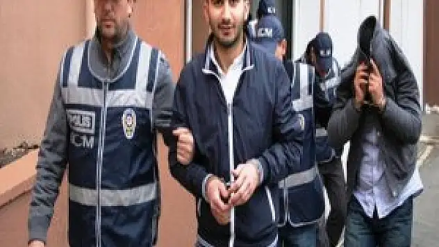 İzmir'de Bürokrat ve emniyet görevlileri gözaltında