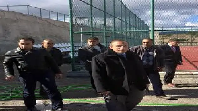 Sarıkamış Kaymakamı Karaman spor tesislerini
