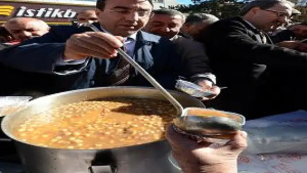Sarıkamış Müftülüğü aşure dağıttımı yapıldı