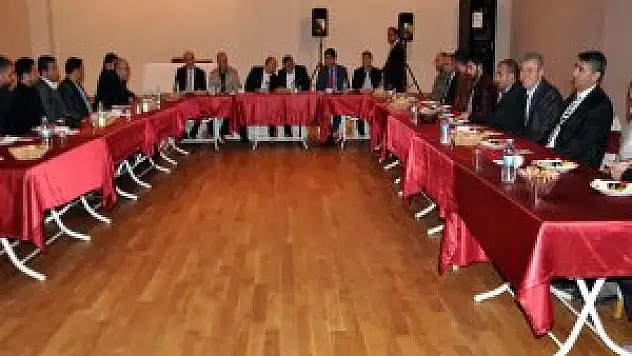 Milletvekili Şimşek, basın mensuplarıyla bir arada