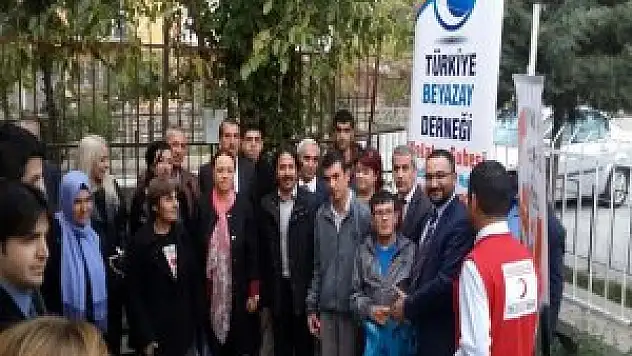 Türk Kızılayından Beyazay Derneğini ziyaret etti