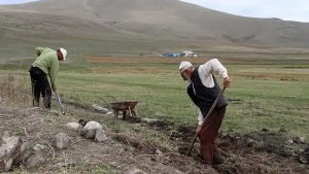 Muhittin dedenin kazma kürekli yol