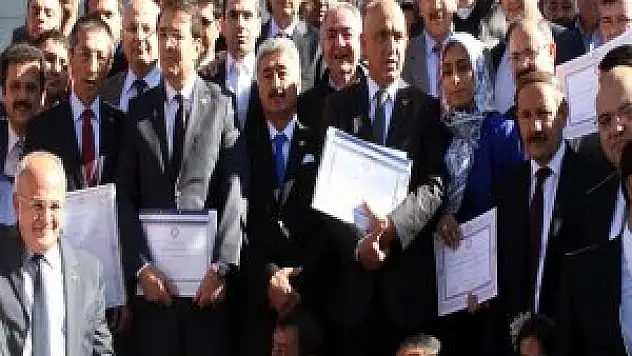 Milletvekilleri mazbatalarını