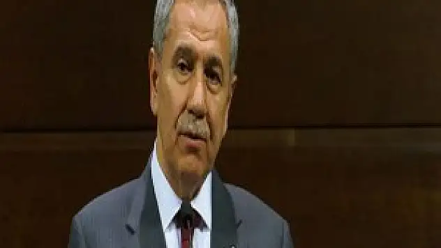 Bülent Arınç'tan eğitim poltikasını eleştirdi