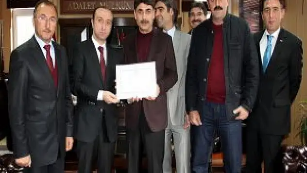 Ardahan Milletvekilleri mazbatalarını alıyor