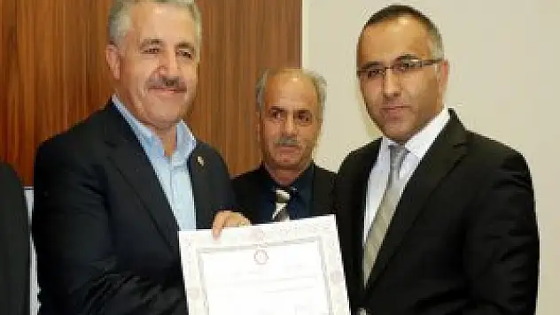AK Parti Kars Milletvekilleri mazbatalarını alıyor