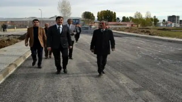 Muş Belediyesinin yol çalışmaları devam ediyor