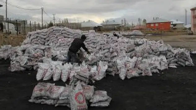 Başkale'de kömür yardımı başladı
