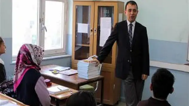 Selim Kaymakamlığı'ndan öğrencilere kitap desteği