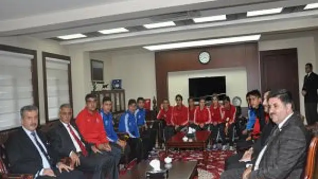 Vali Seddar Yavuz Derceye giren sporcularını makamına kabul etti
