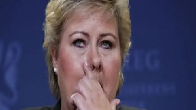 Paristeki saldırıdan dolayı Başbakan Erna Solberg  gözyaşlarını tutamadı