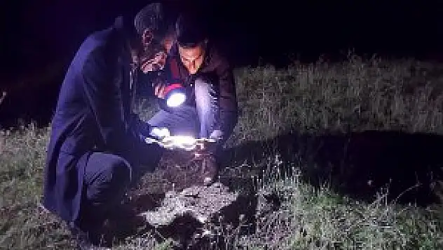Bingöl'de Gece fener ışığında göktaşı arıyorlar