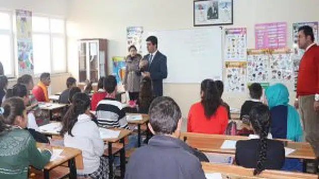 Van Erciş'te deneme sınavı yapıldı