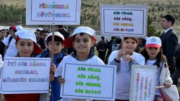 Malatya'da fidan toprakla buluşturuldu