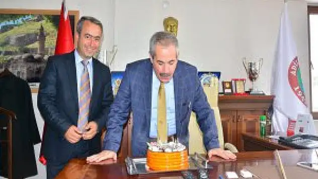 Ümit Aldağ Başkan Gürsoy'a doğum günü sürprizi