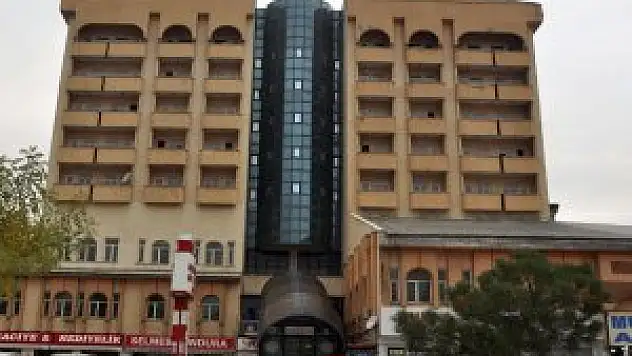 Eski Kadın Doğum ve Çocuk Hastanesi binası  yıkılıyor