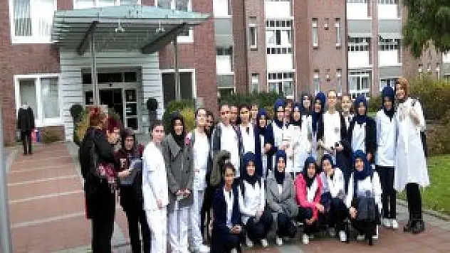 Almanya'da staj gören Darendeli öğrenciler evlerine döndü