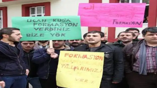 İlahiyat öğrencilerinin formasyon protestosu yapıldı