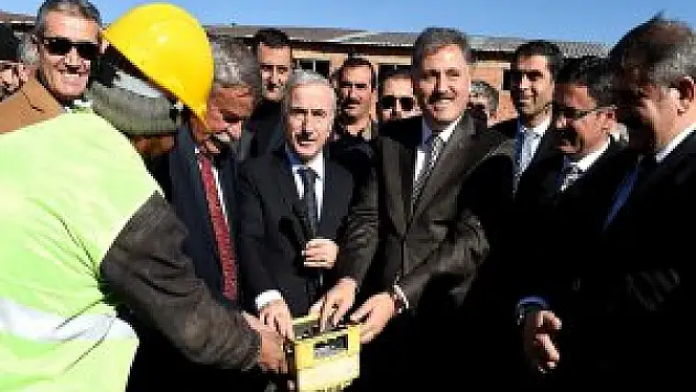 Doğanşehir'de mezbahane yapımı devam ediyor