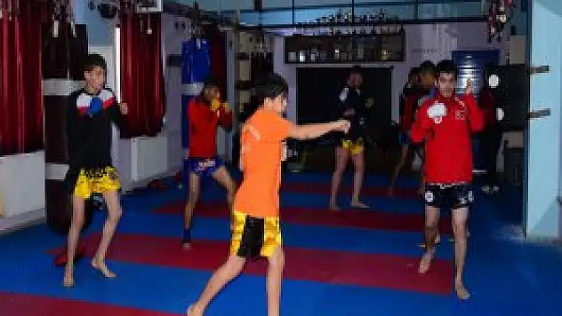Muay thai ile eğitime kazandırıldılar
