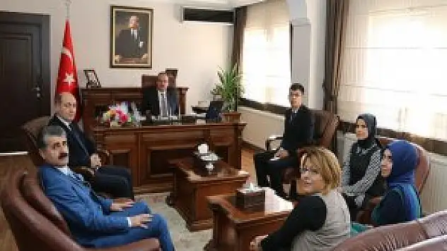 Hakkari Valisi Canbolat öğretmenlerle toplantı yaptı